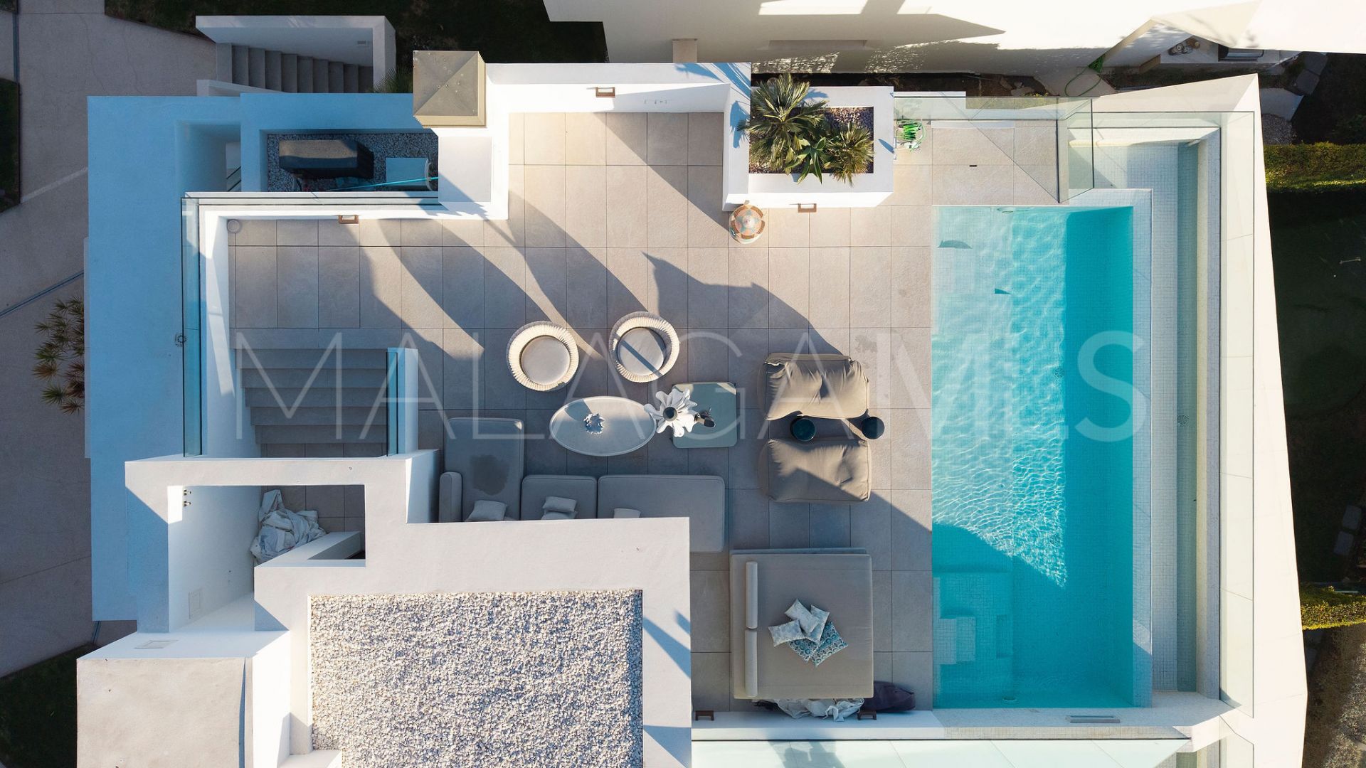 Villa for sale in Nueva Andalucia