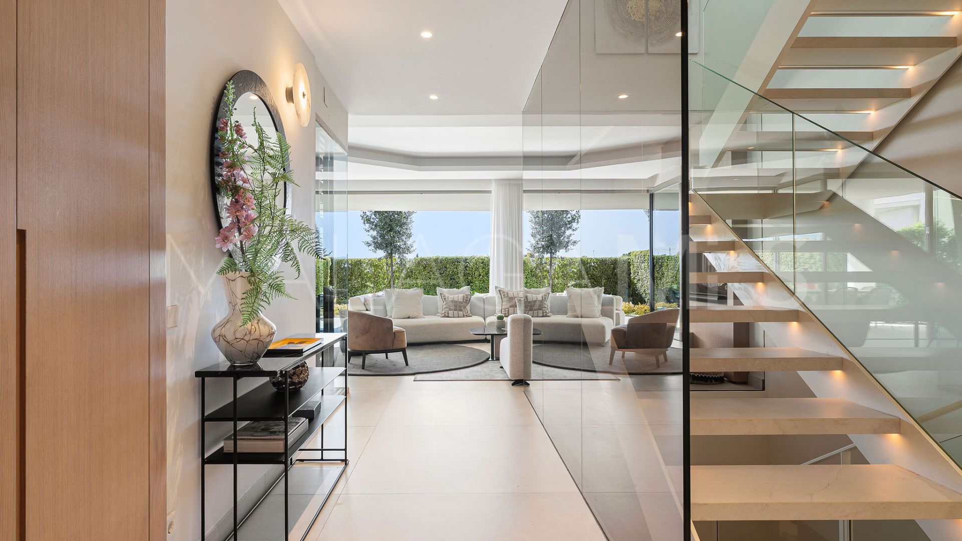 Villa for sale in Nueva Andalucia