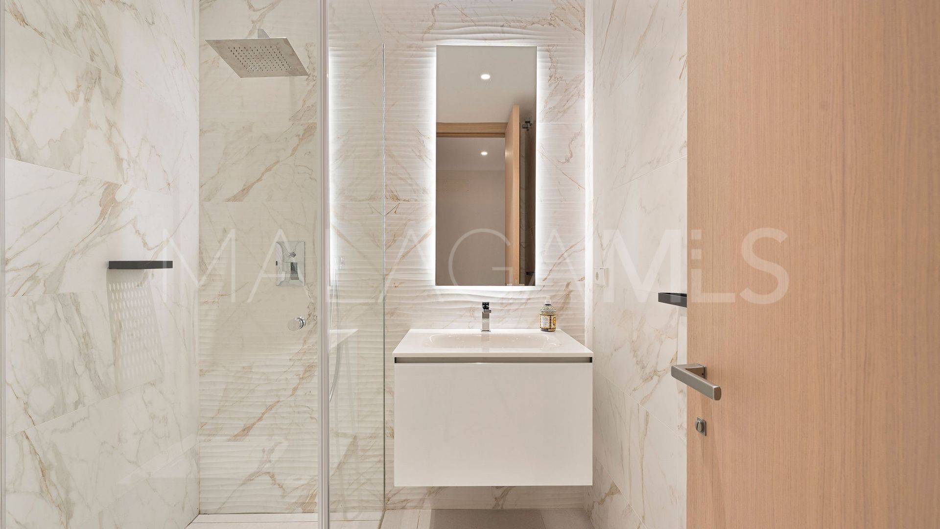 Villa for sale in Nueva Andalucia