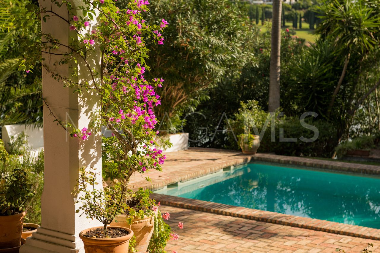 Villa for sale in Benahavis