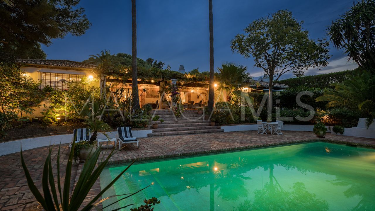 Villa for sale in Benahavis