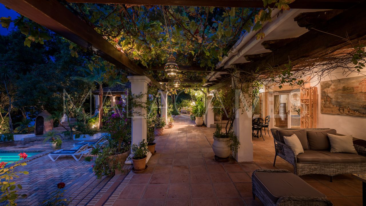 Villa for sale in Benahavis