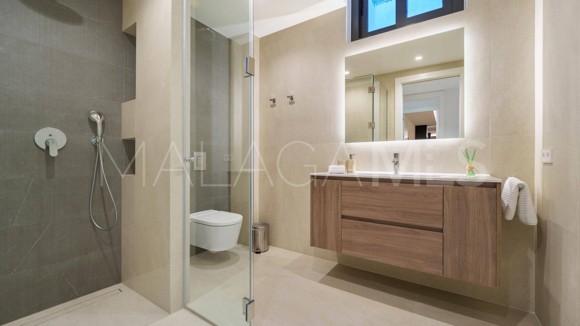 6 bedrooms villa in Altos de Puente Romano for sale