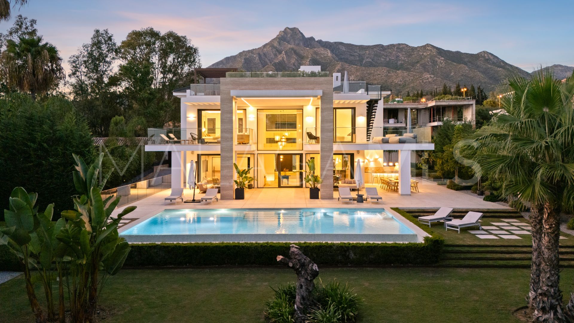 6 bedrooms villa in Altos de Puente Romano for sale
