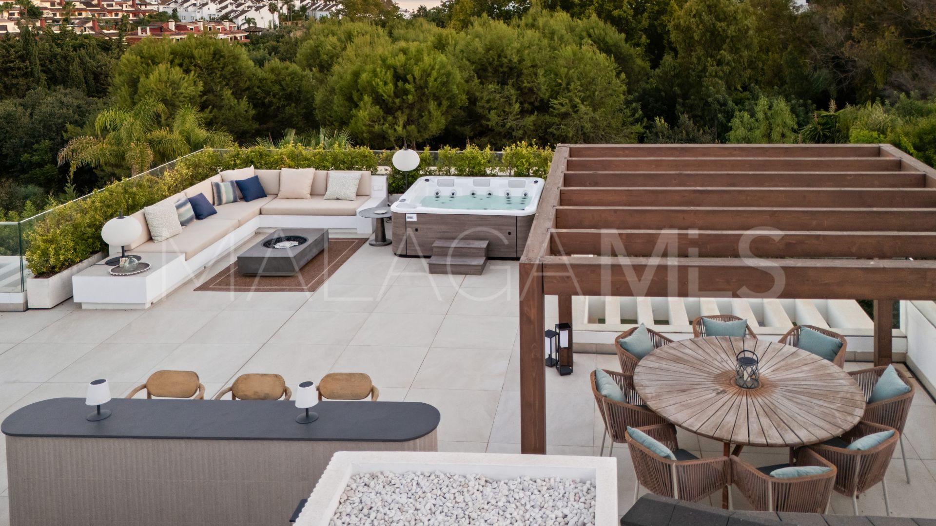 6 bedrooms villa in Altos de Puente Romano for sale