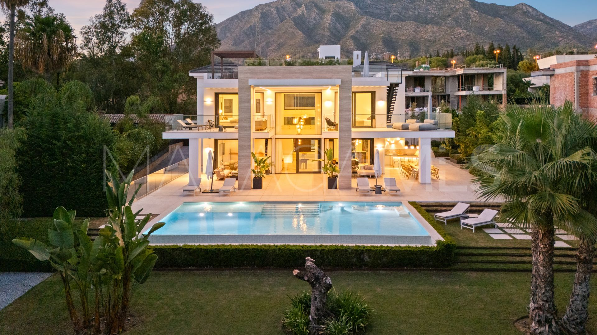 6 bedrooms villa in Altos de Puente Romano for sale
