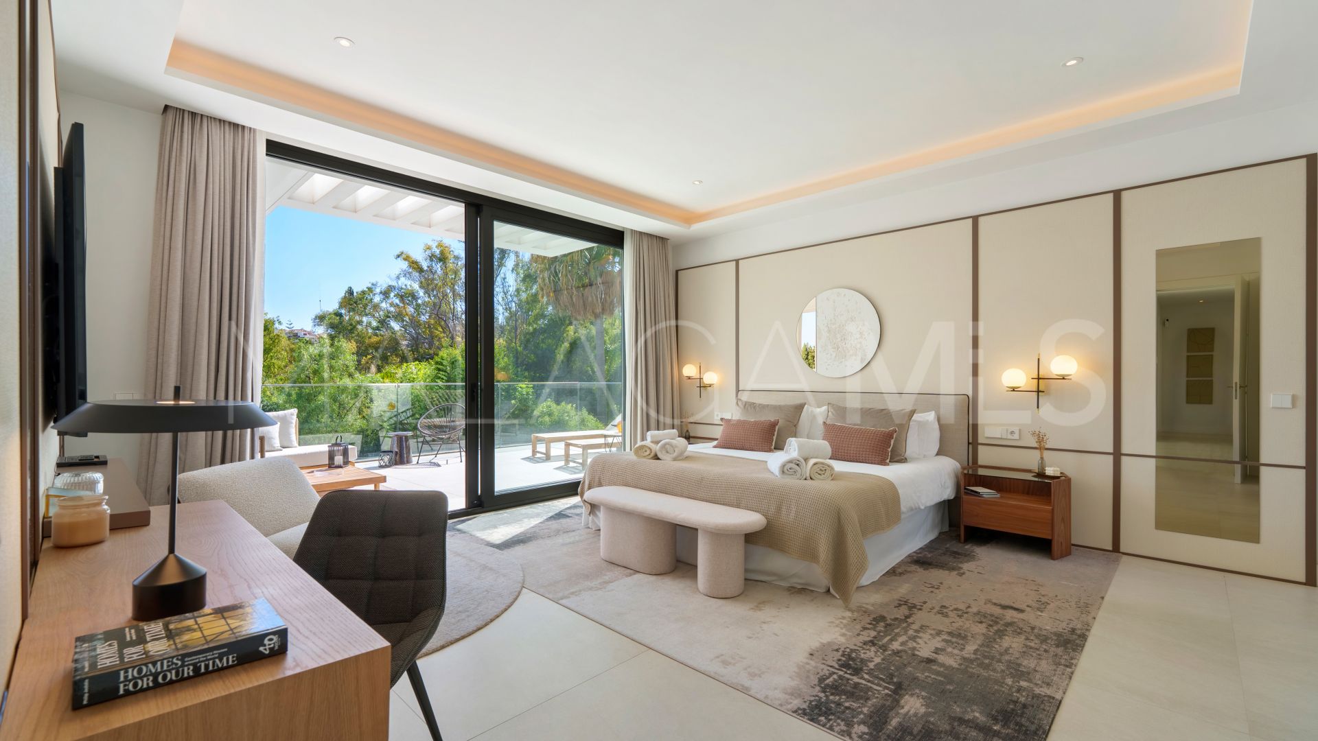 6 bedrooms villa in Altos de Puente Romano for sale
