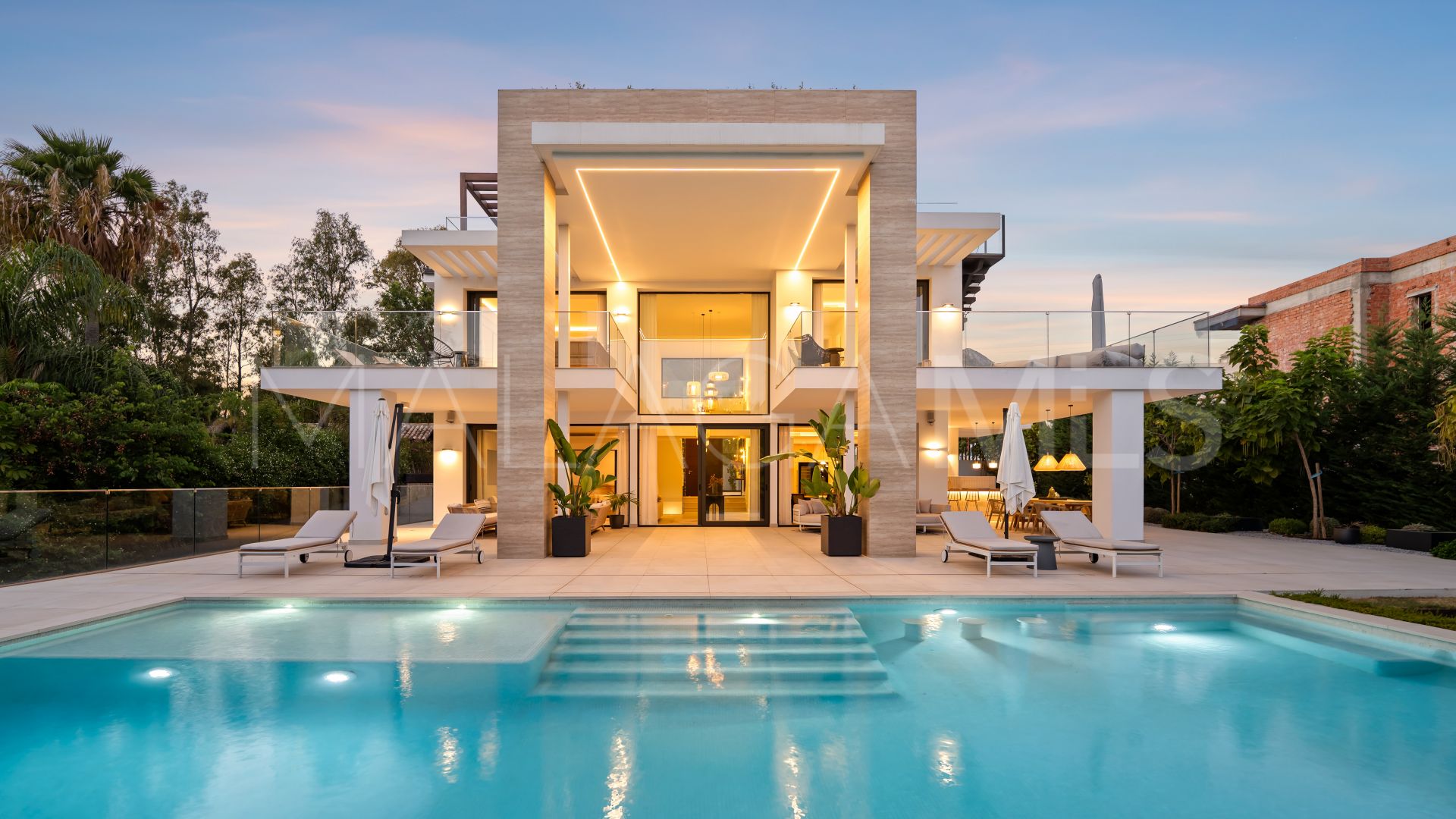 6 bedrooms villa in Altos de Puente Romano for sale