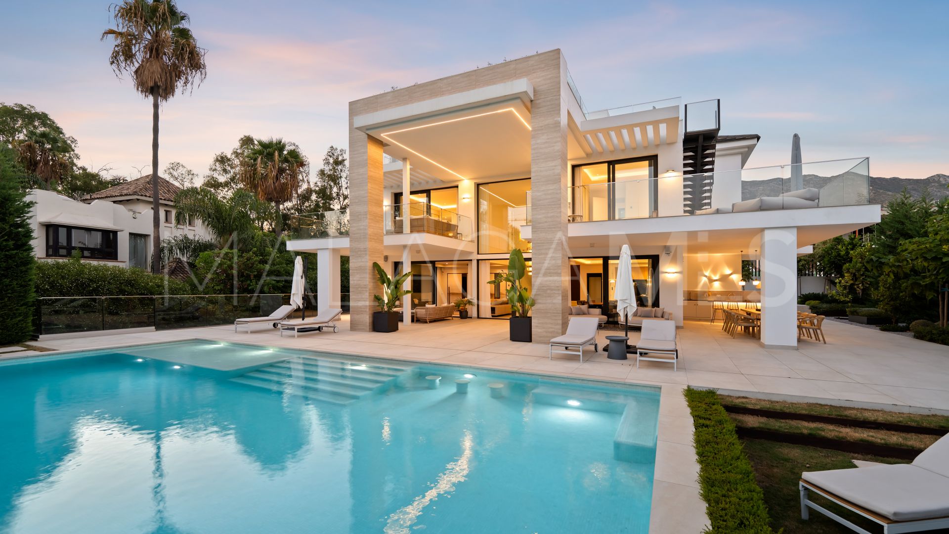 6 bedrooms villa in Altos de Puente Romano for sale