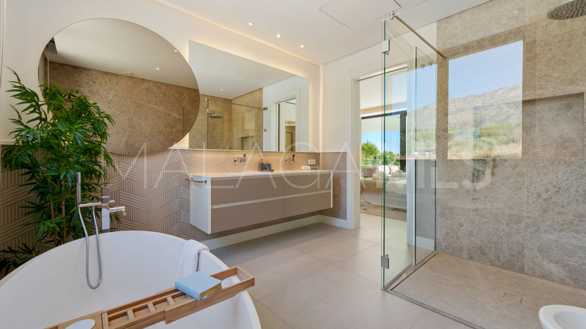 6 bedrooms villa in Altos de Puente Romano for sale