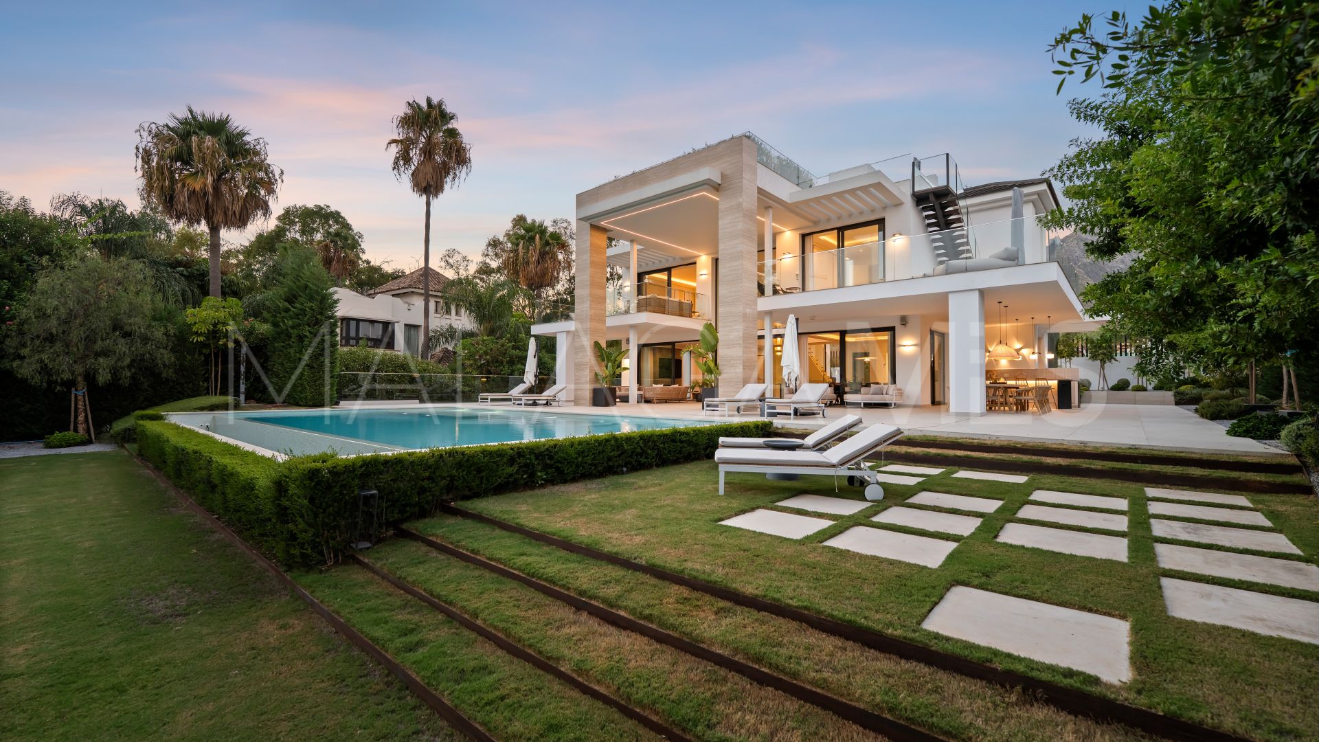 6 bedrooms villa in Altos de Puente Romano for sale