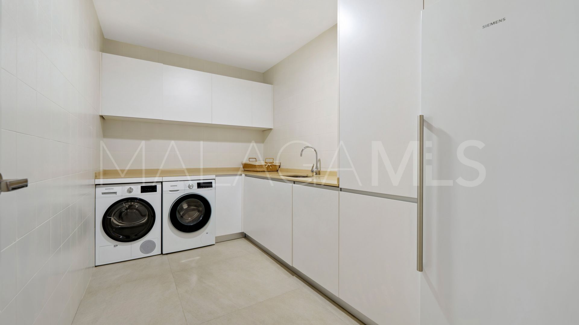 6 bedrooms villa in Altos de Puente Romano for sale