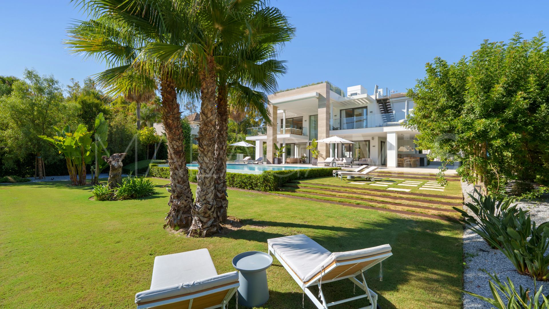 6 bedrooms villa in Altos de Puente Romano for sale
