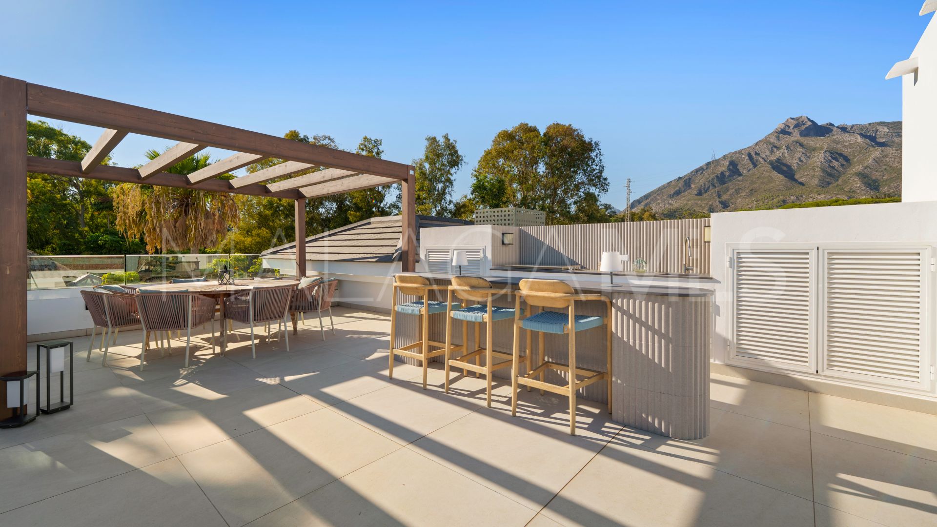 6 bedrooms villa in Altos de Puente Romano for sale