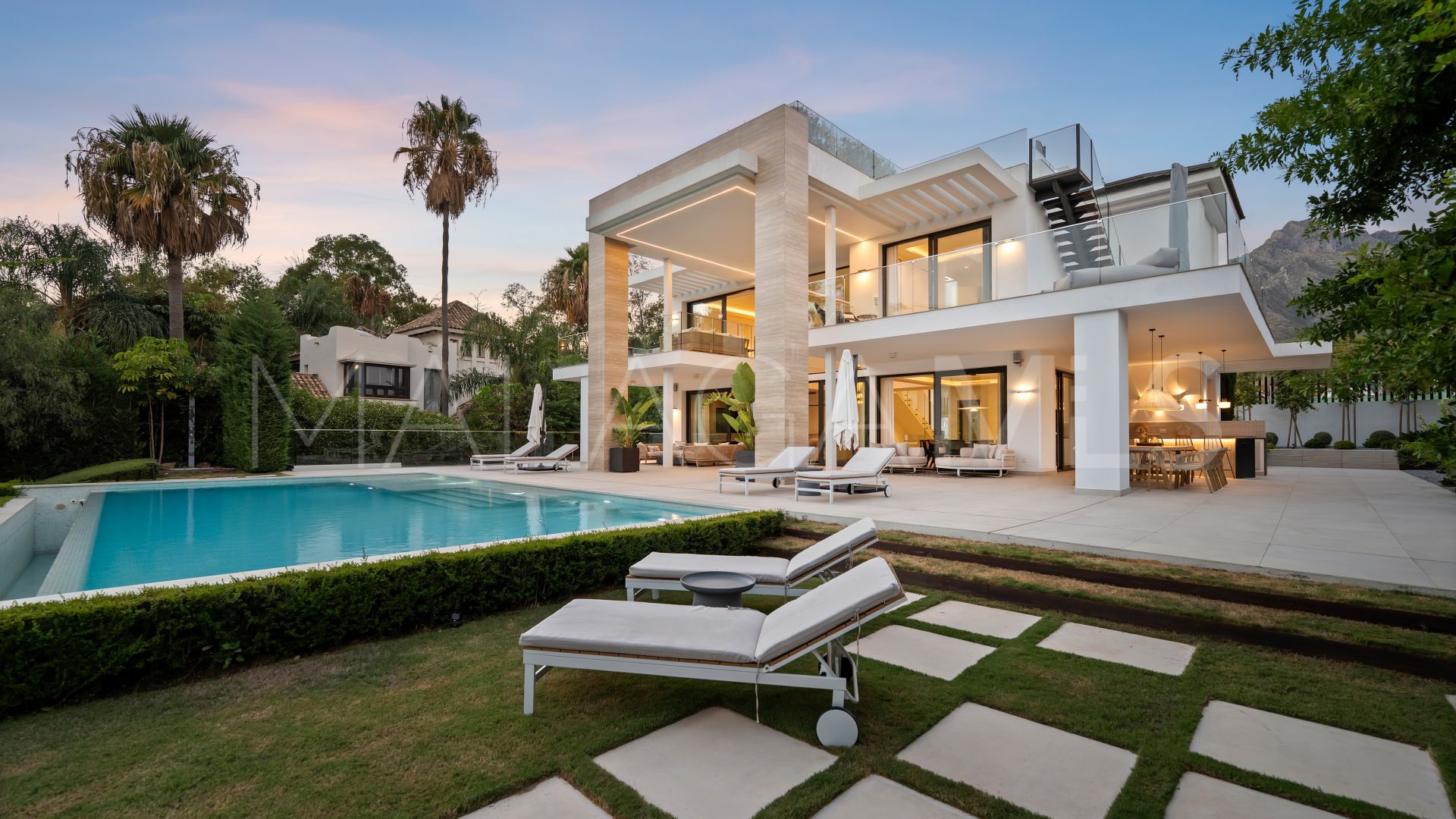 6 bedrooms villa in Altos de Puente Romano for sale