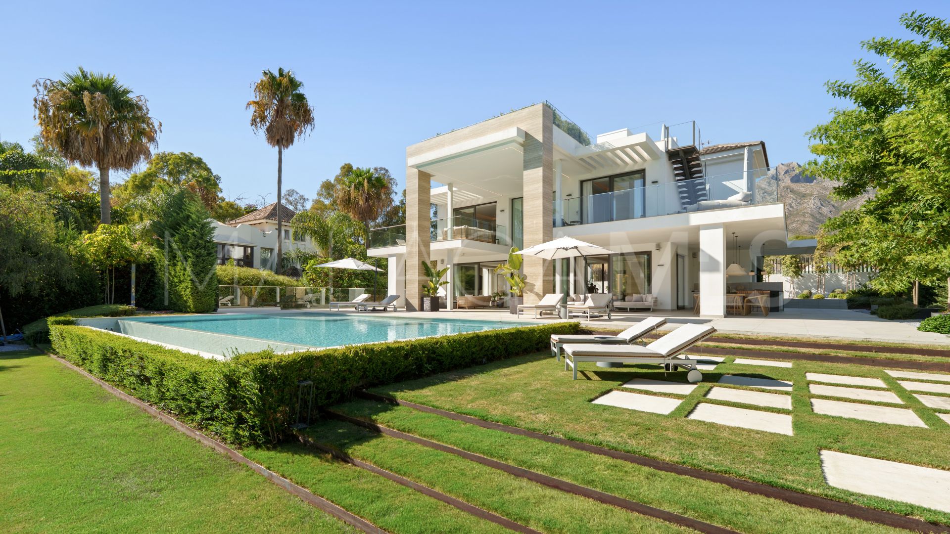 6 bedrooms villa in Altos de Puente Romano for sale