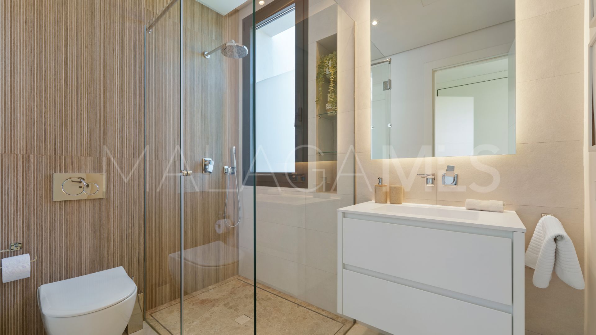 6 bedrooms villa in Altos de Puente Romano for sale