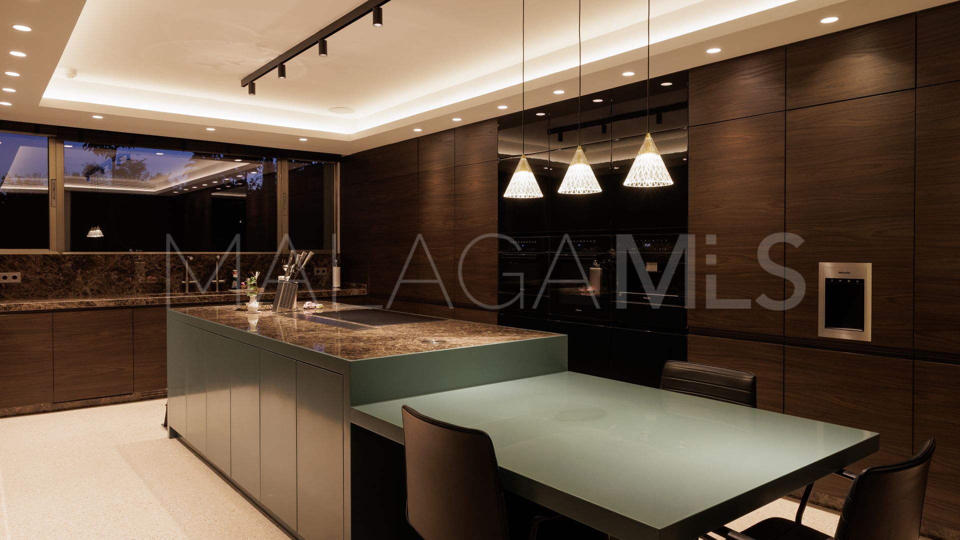 Villa for sale in Cascada de Camojan
