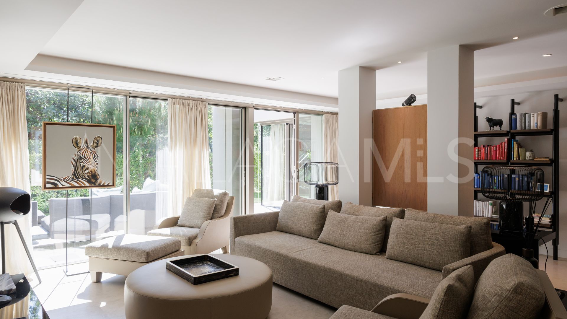 Villa for sale in Cascada de Camojan