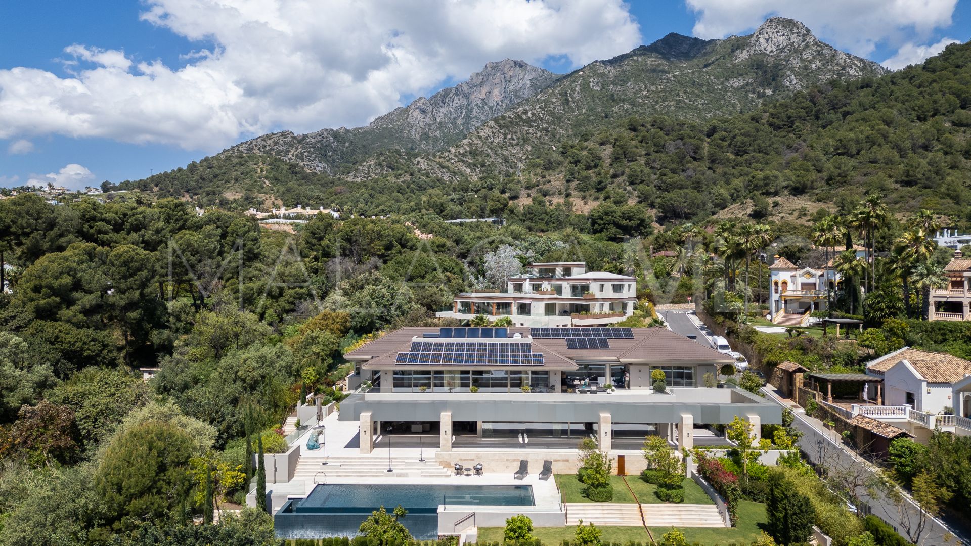 Villa for sale in Cascada de Camojan