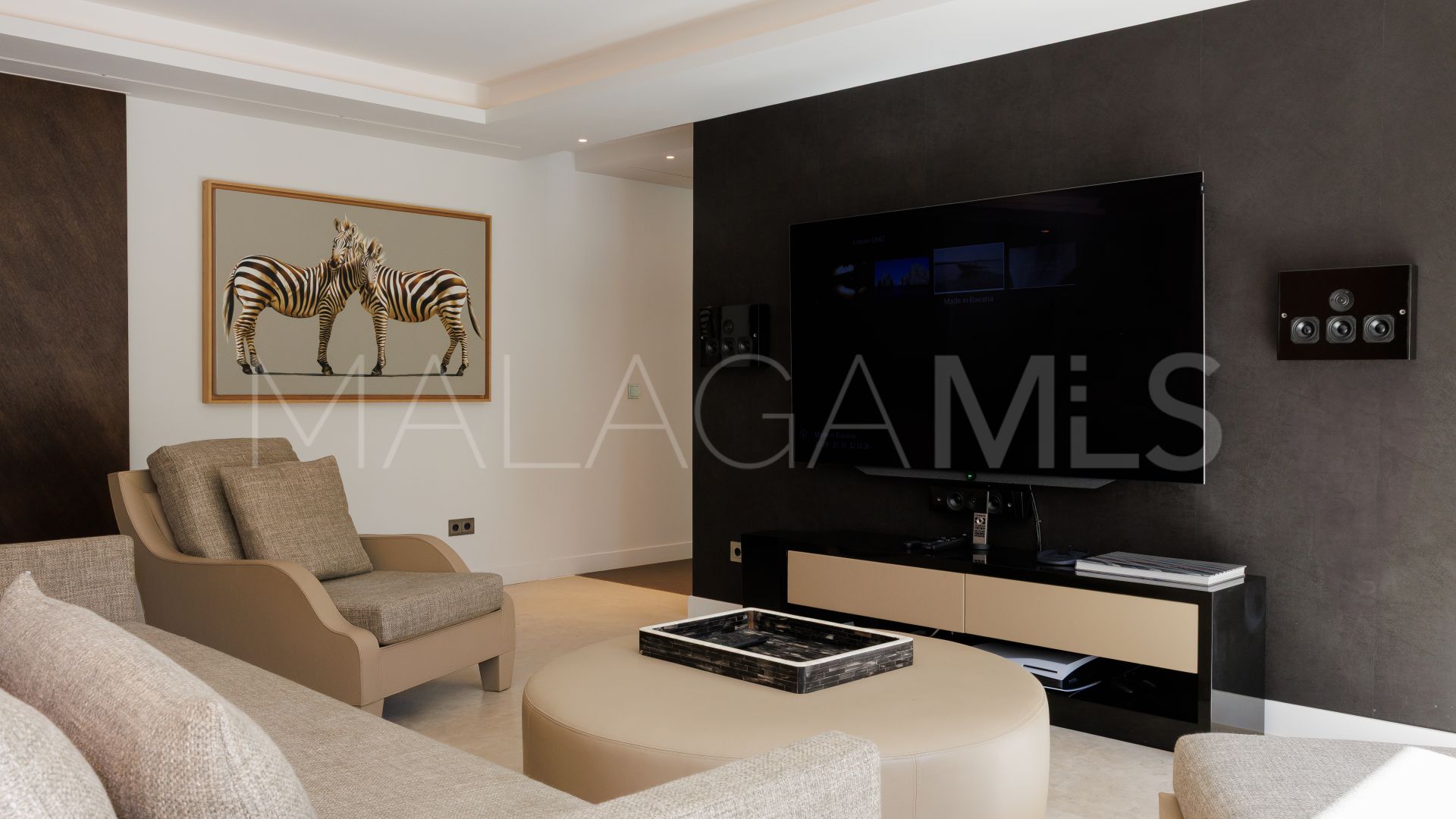 Villa for sale in Cascada de Camojan