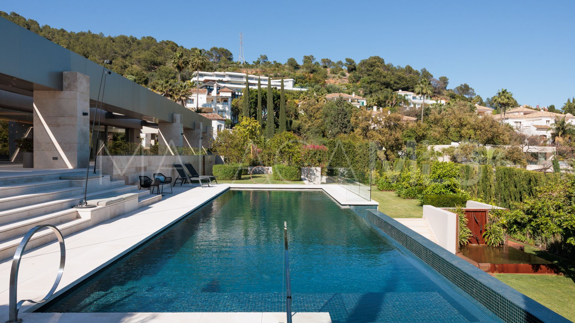 Villa for sale in Cascada de Camojan