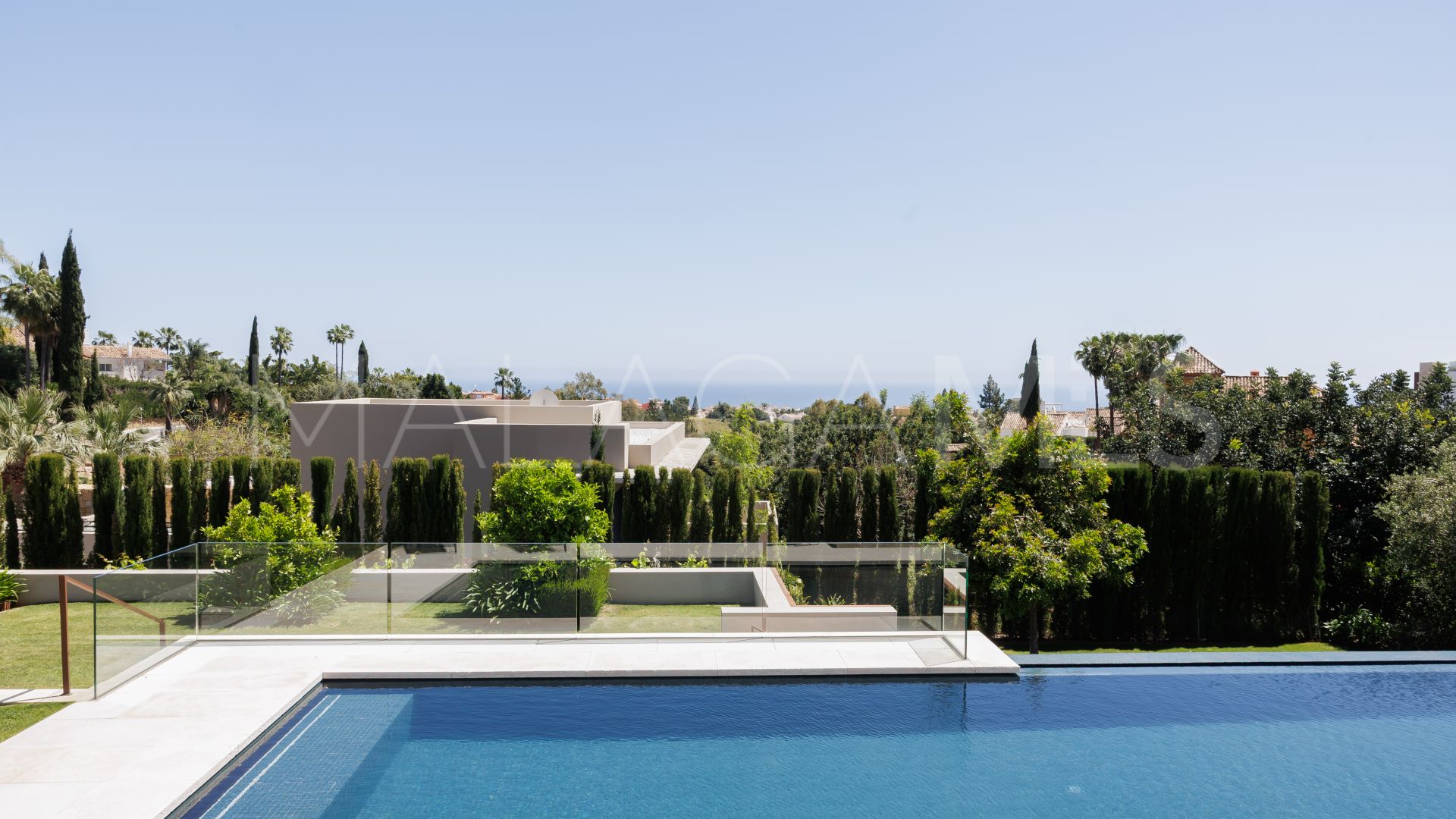 Villa for sale in Cascada de Camojan