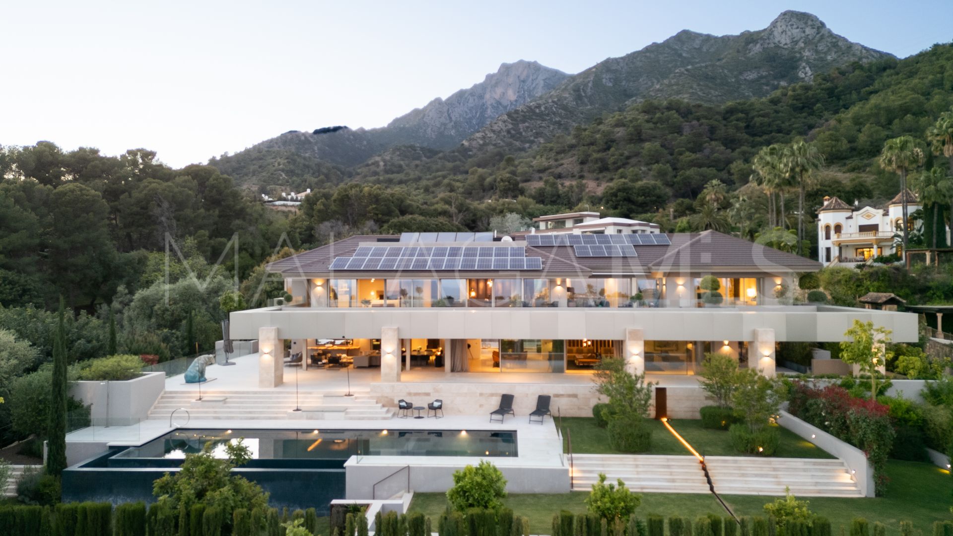 Villa for sale in Cascada de Camojan