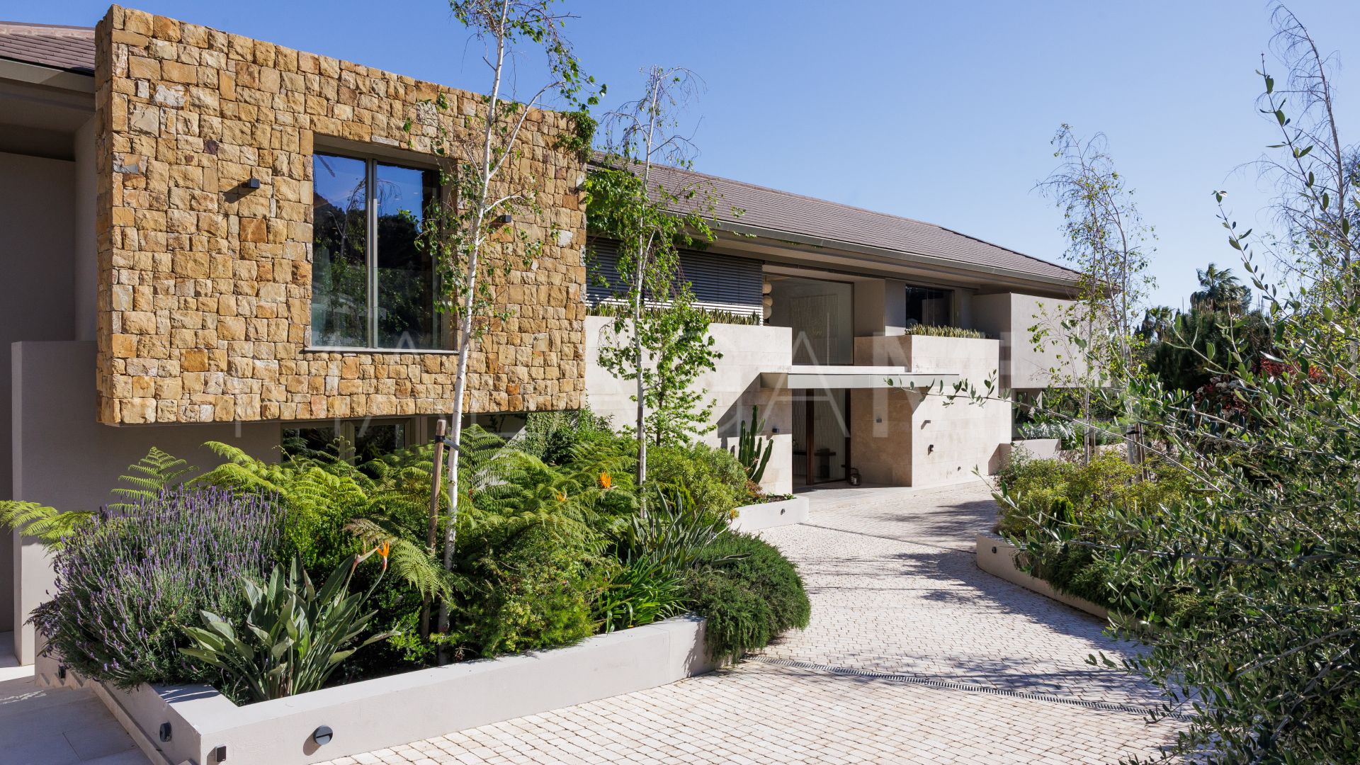 Villa for sale in Cascada de Camojan