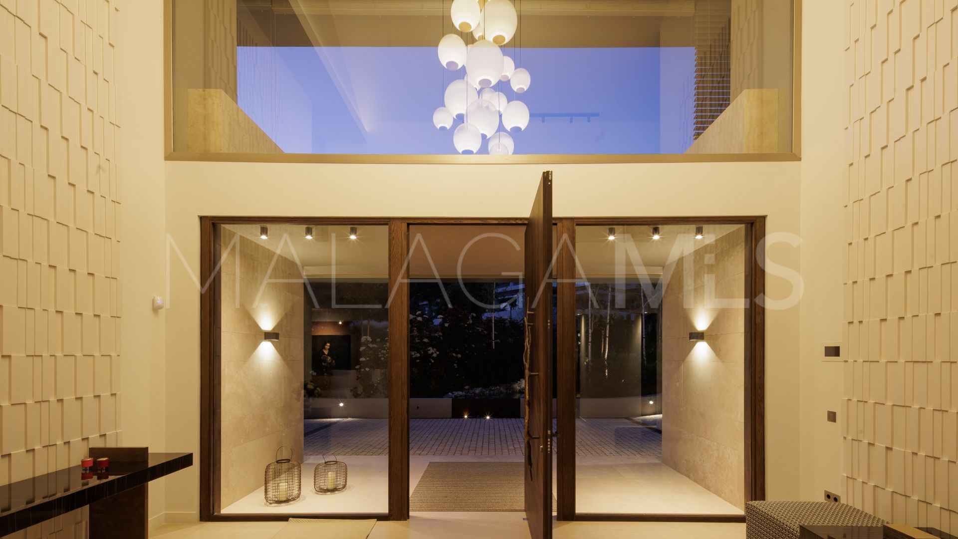 Villa for sale in Cascada de Camojan