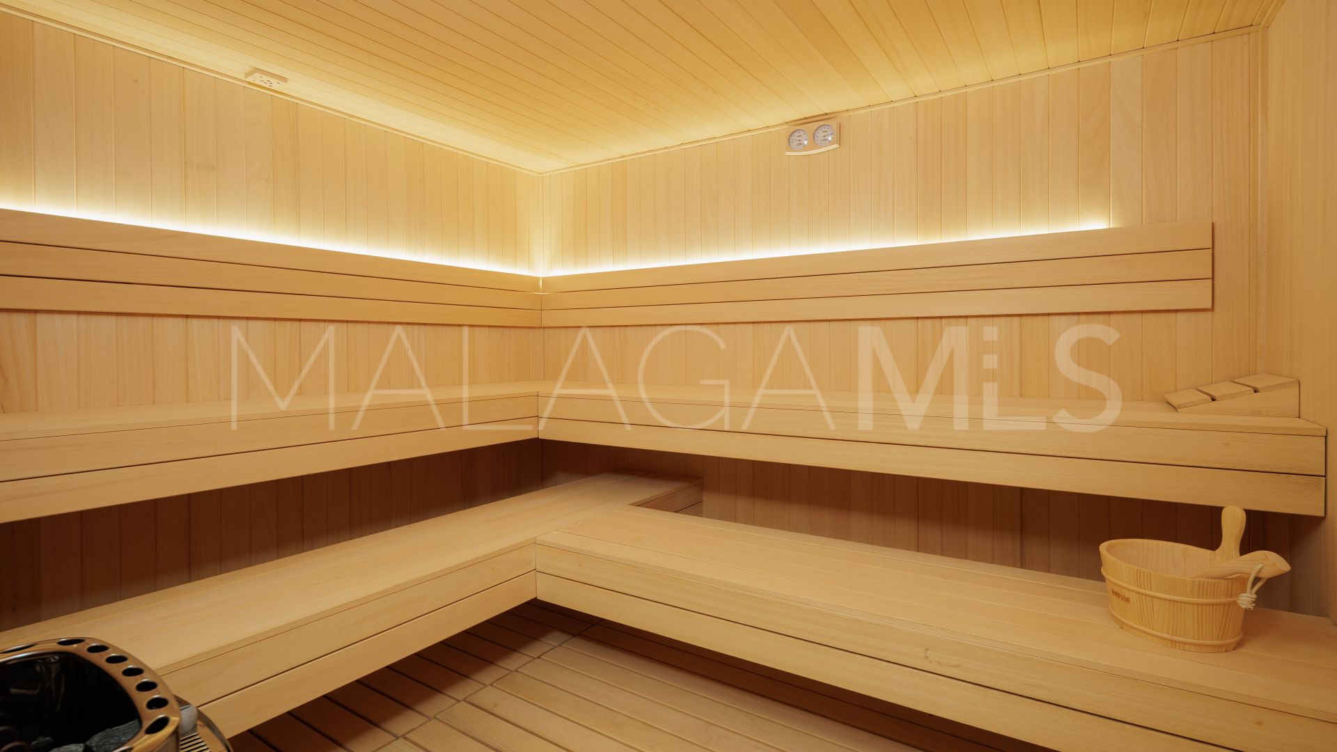 Villa for sale in Cascada de Camojan
