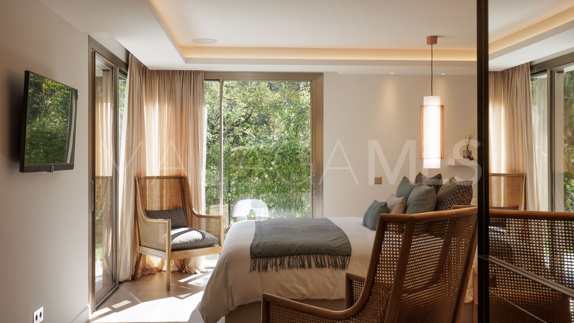 Villa for sale in Cascada de Camojan
