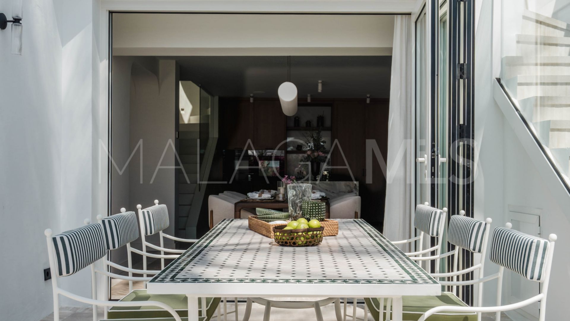 Parhus for sale in Golden Mile