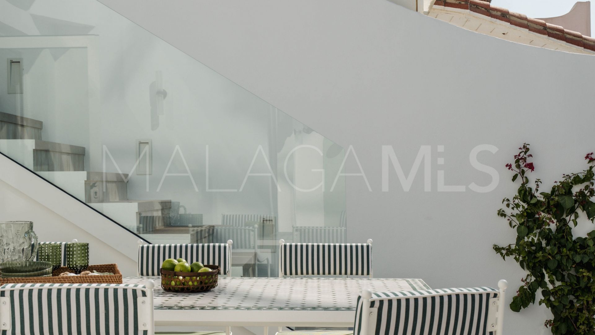 Parhus for sale in Golden Mile