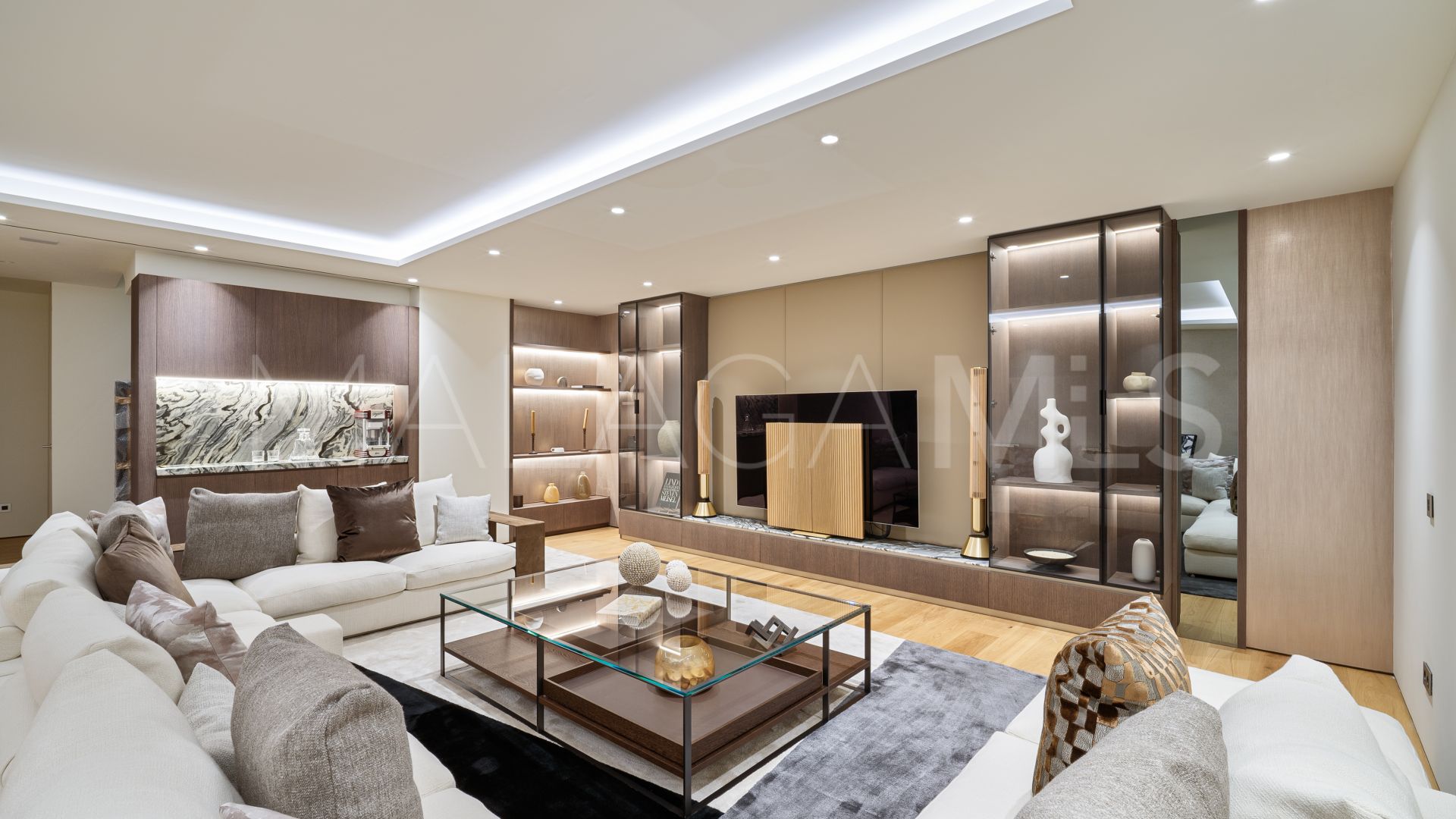 Tvåvåningslägenhet for sale in Marbella Golden Mile