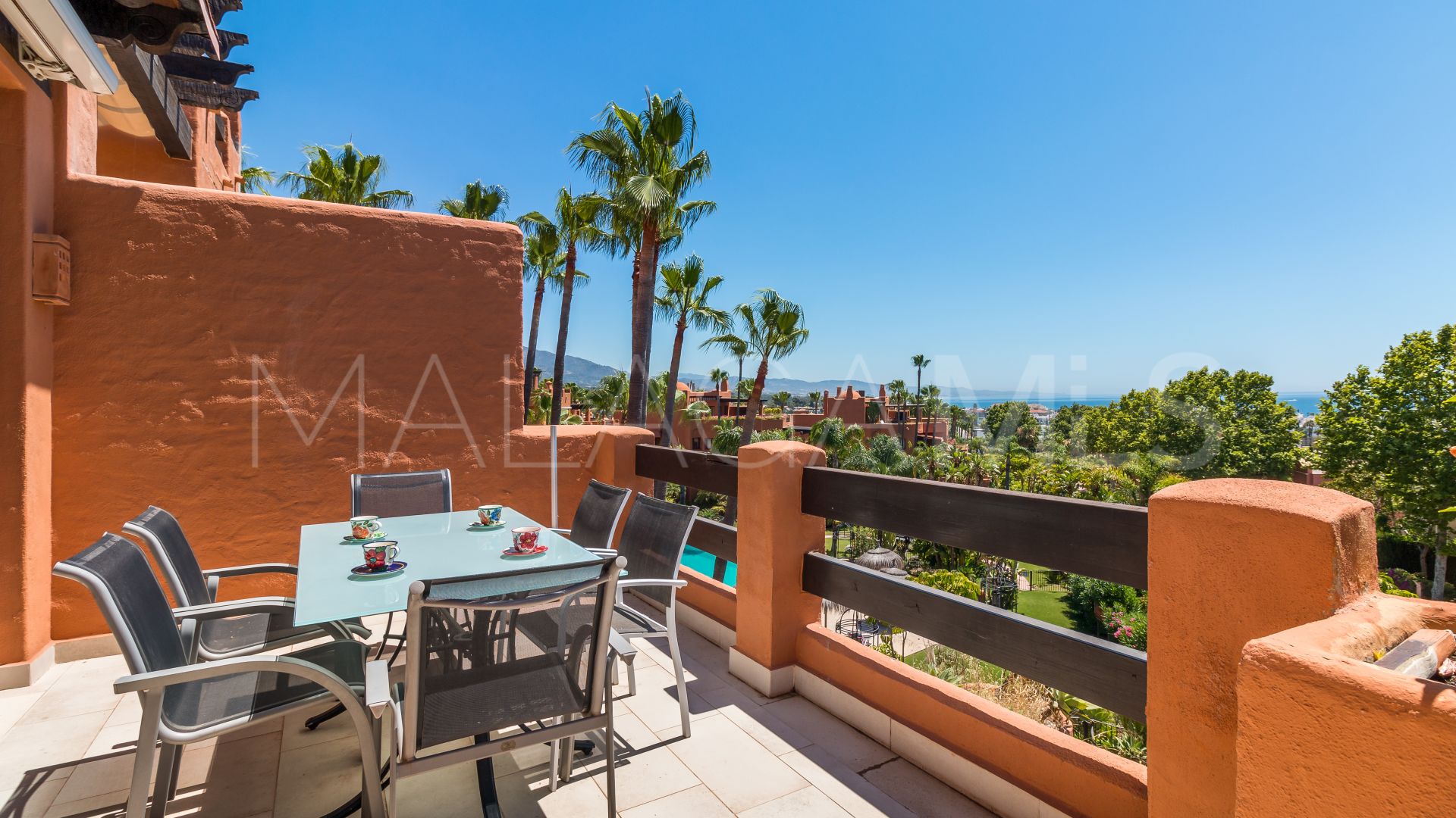 Duplex penthouse for sale in La Alzambra