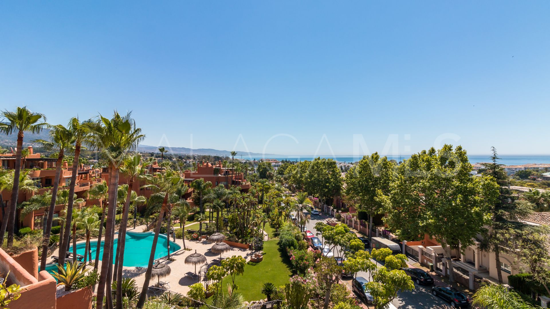 Duplex penthouse for sale in La Alzambra