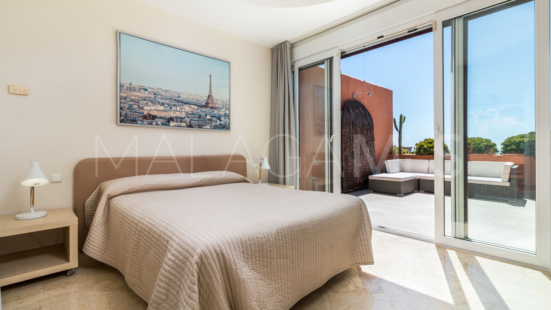 Duplex penthouse for sale in La Alzambra