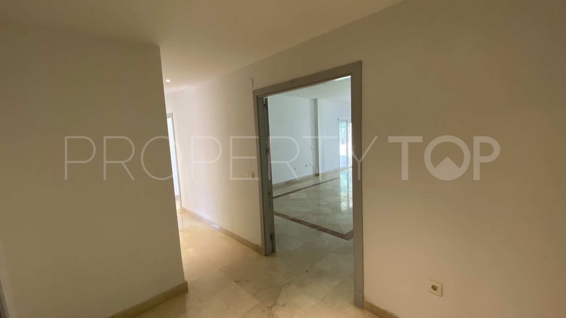 Apartamento planta baja en venta de 2 dormitorios en Pueblo Nuevo de Guadiaro