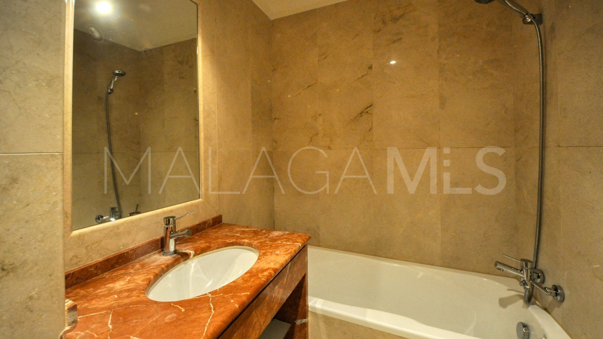 Apartamento planta baja for sale de 2 bedrooms in Condado de Sierra Blanca