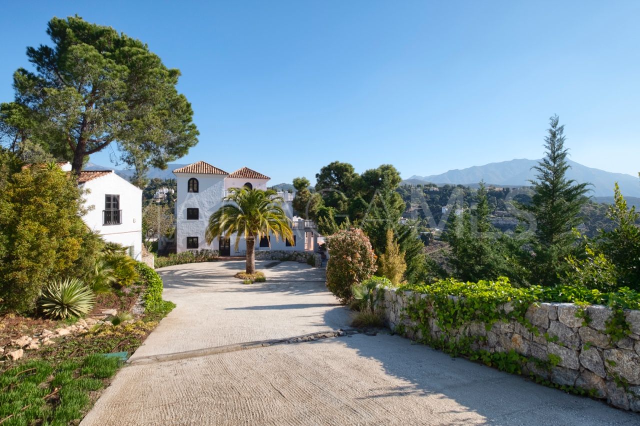 For sale villa in El Madroñal with 6 bedrooms