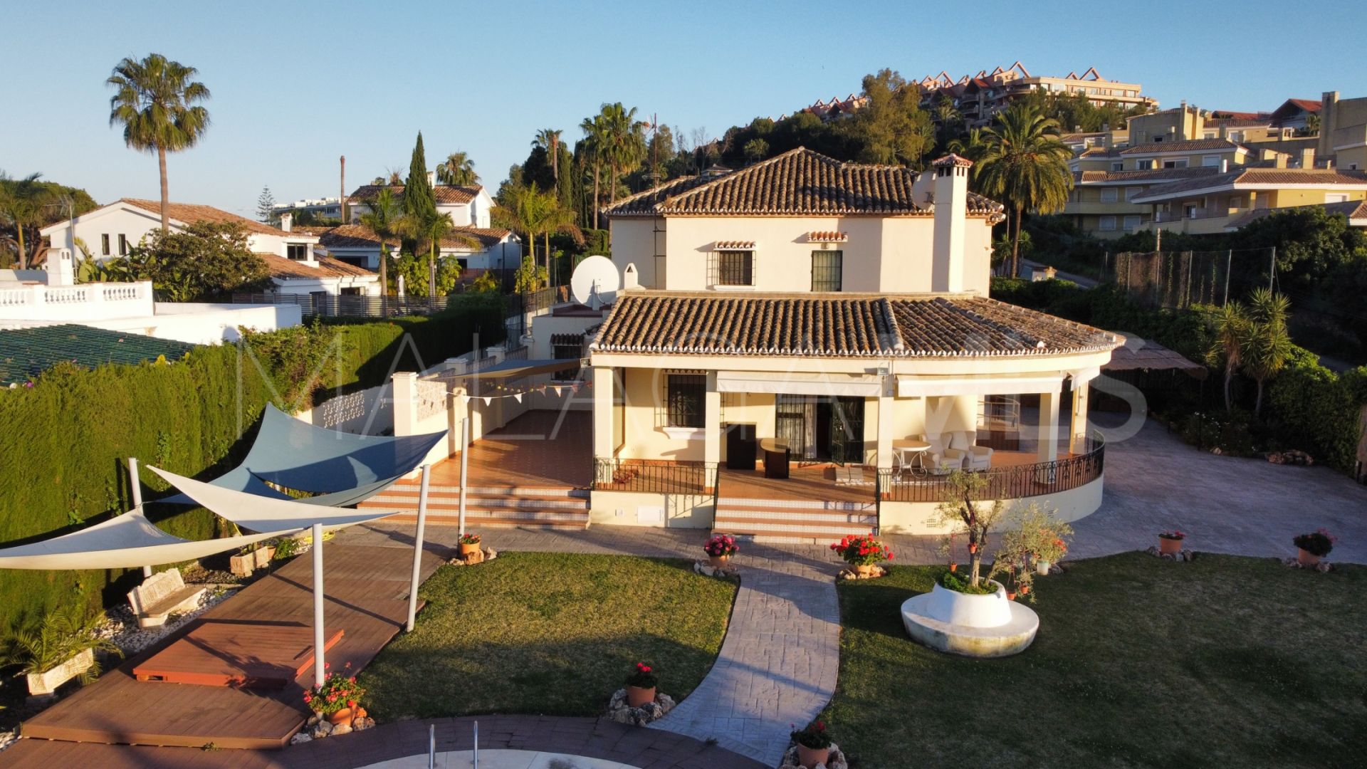 Villa for sale in Nueva Andalucia