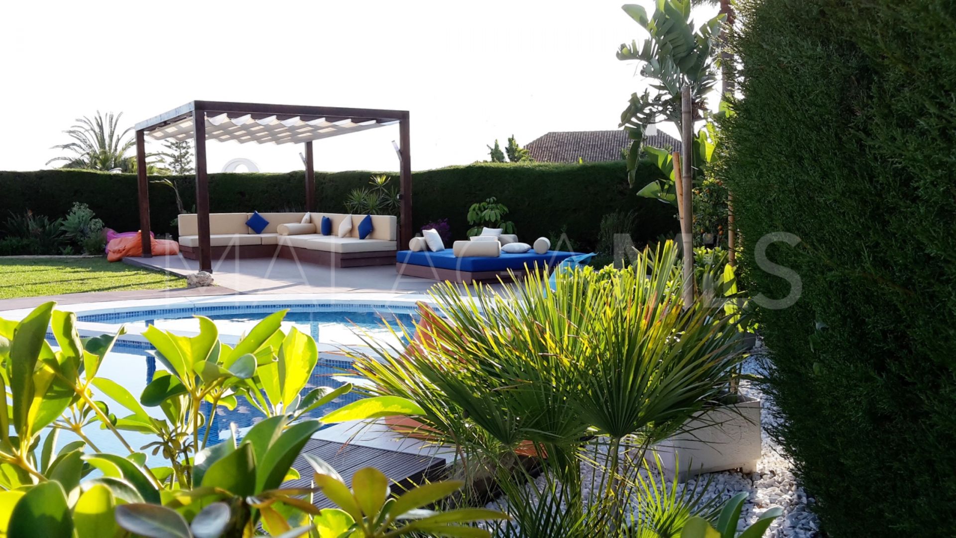 Villa for sale in Nueva Andalucia
