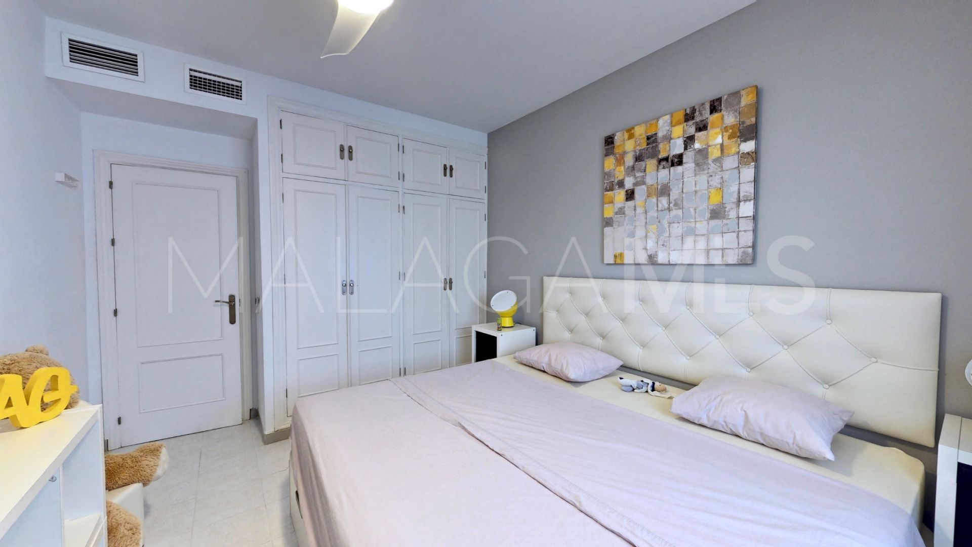 Villa for sale in Nueva Andalucia