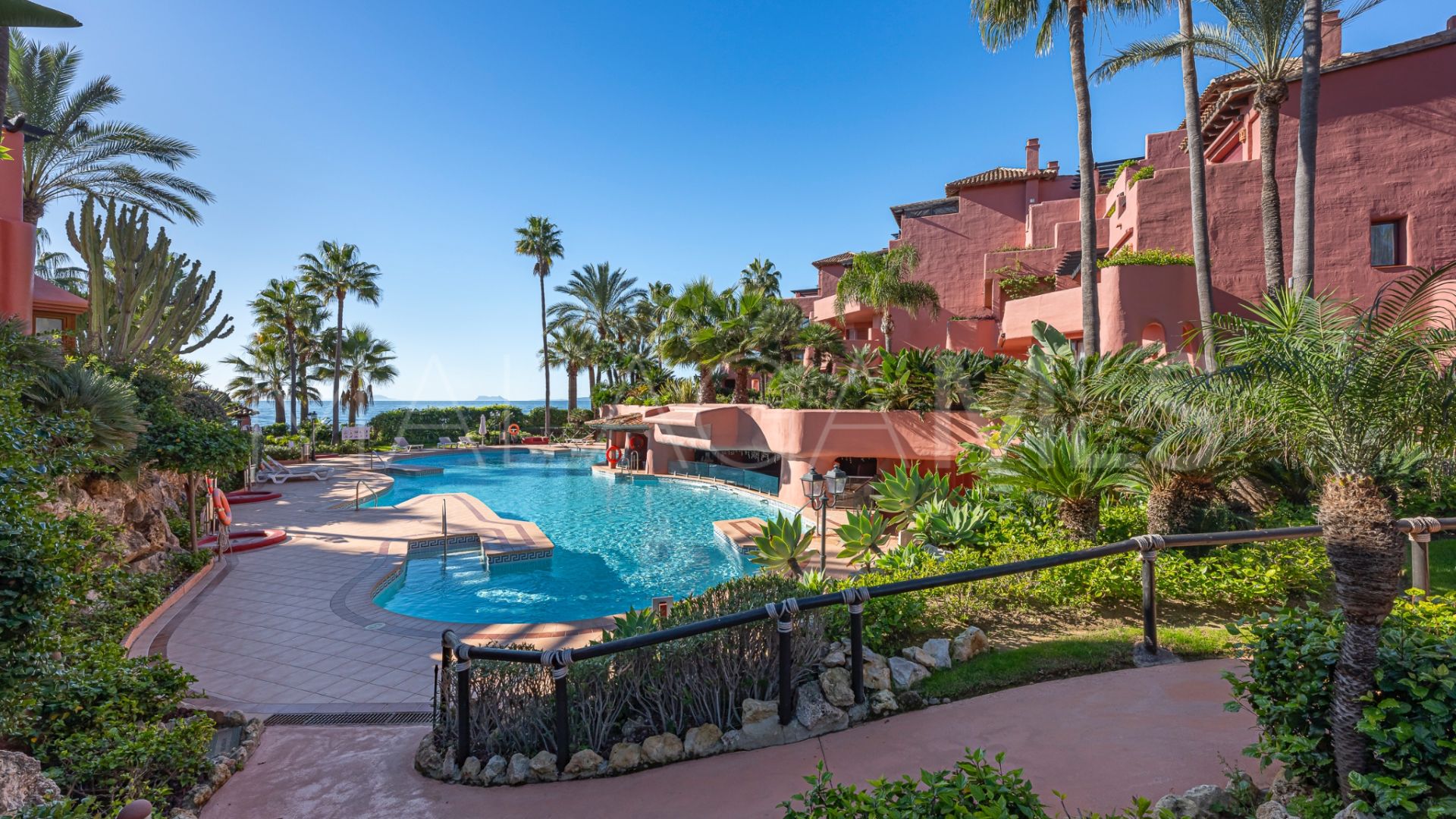 Menara Beach, apartamento planta baja a la venta
