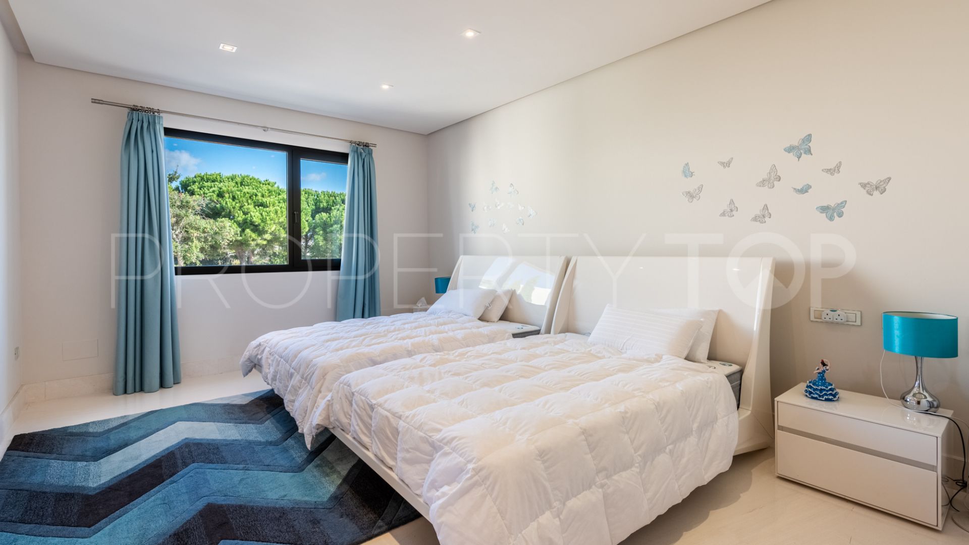 5 bedrooms villa for sale in Las Cimas