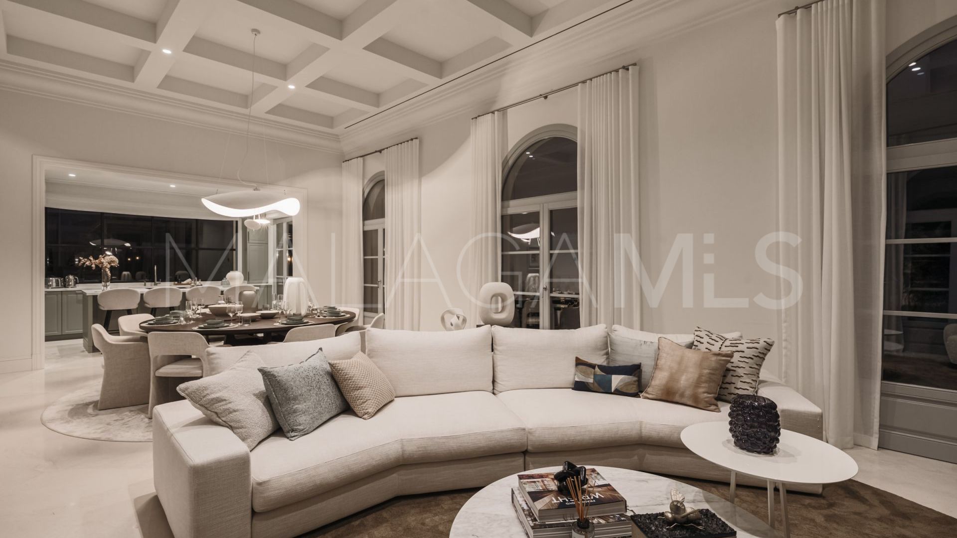 Villa for sale in Nueva Andalucia