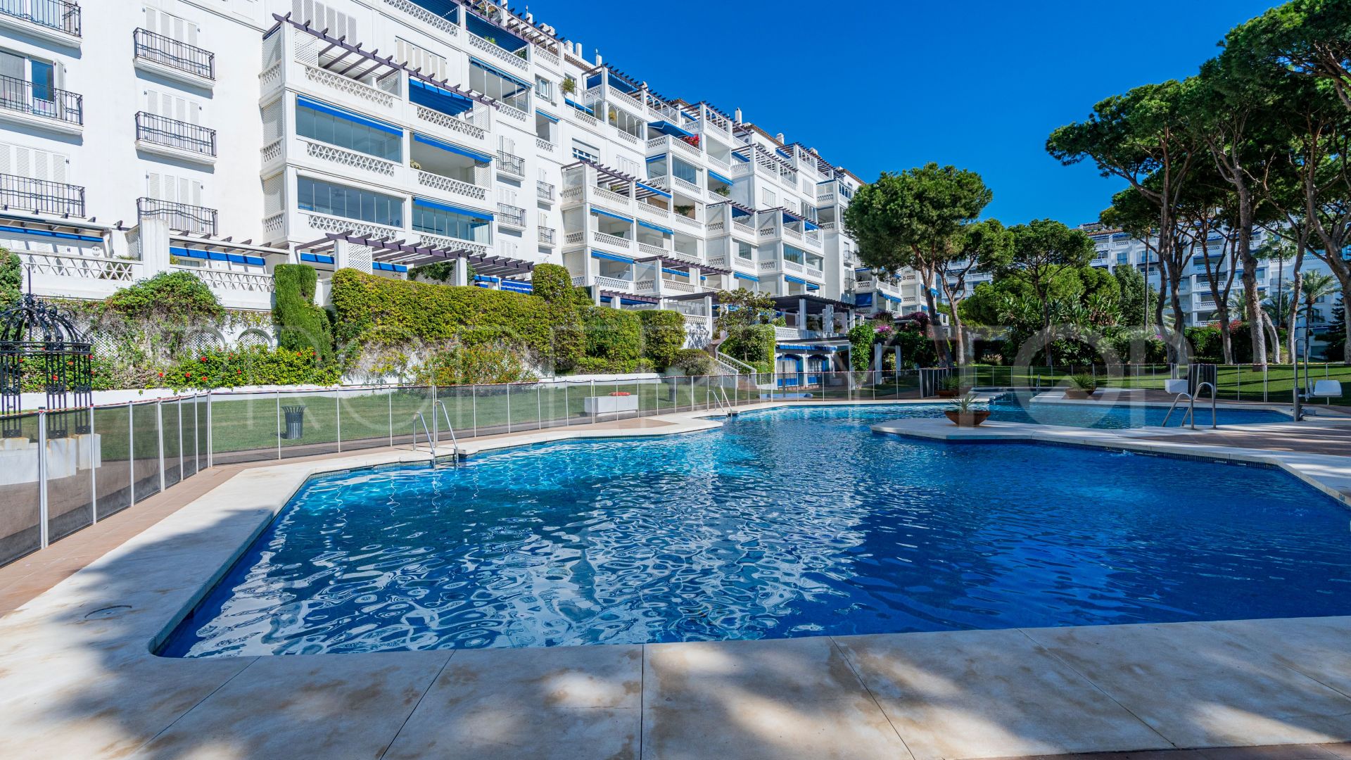 3 bedrooms apartment in Playas del Duque for sale