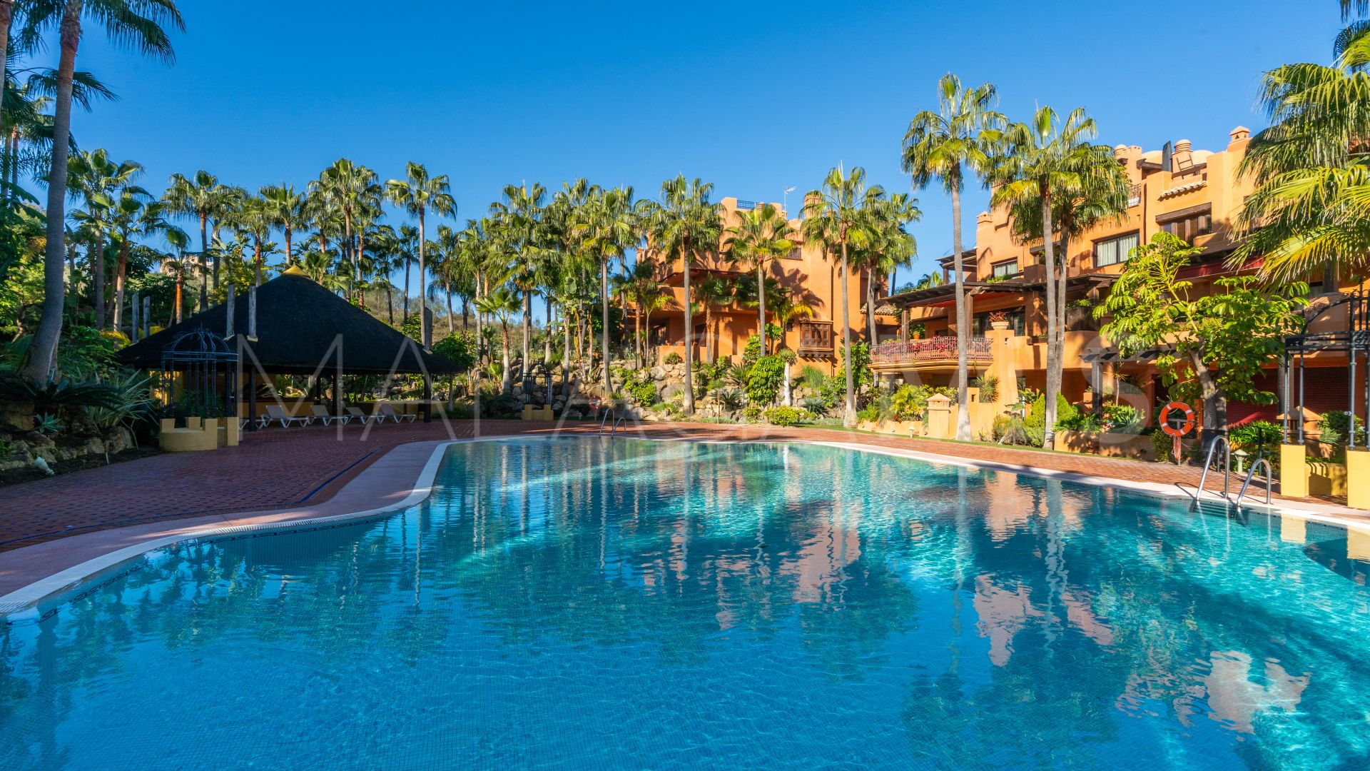 Markplanslägenhet for sale in La Alzambra Hill Club