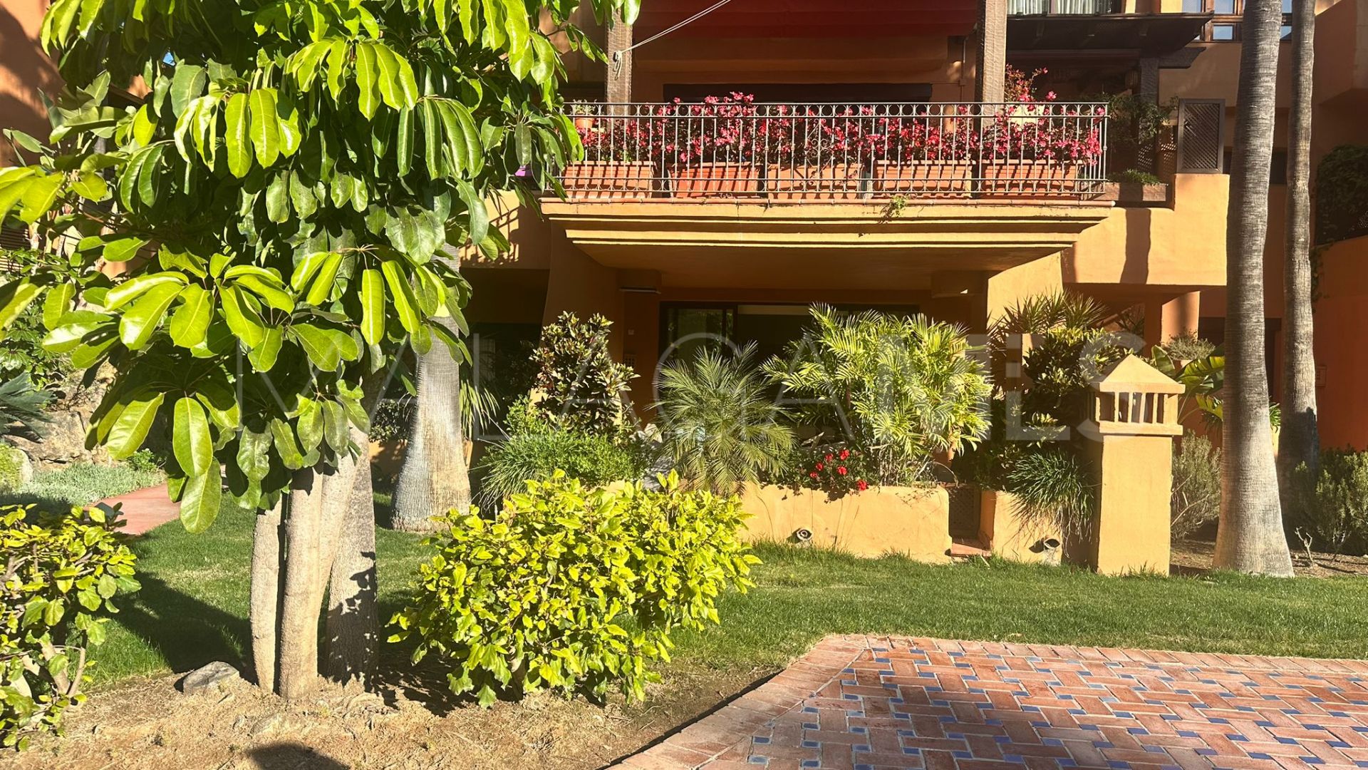 Se vende apartamento planta baja in La Alzambra Hill Club de 3 bedrooms